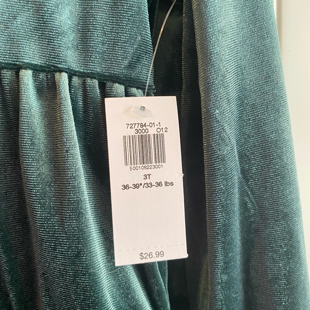 Old Navy, velvet green dresss, size 3T, new with tags